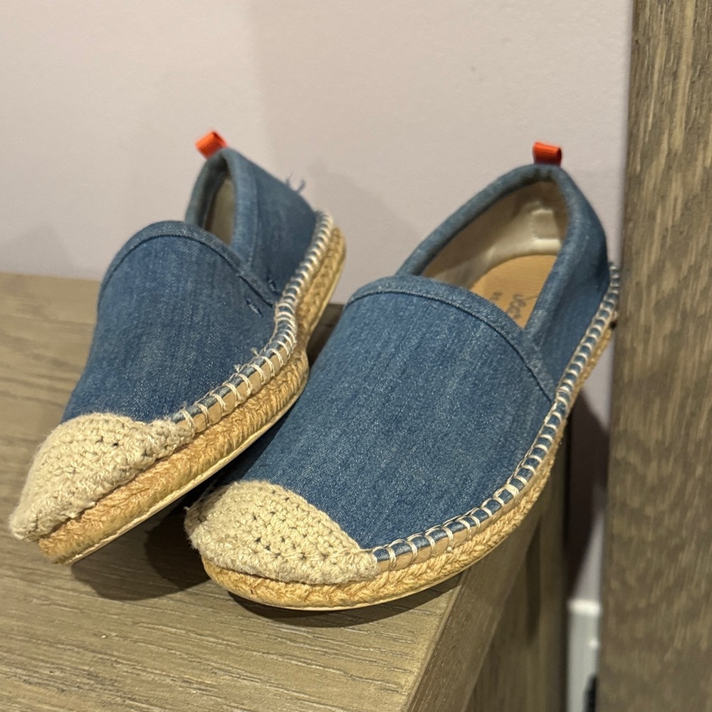 LITERALLY THE CUTEST🤩😍❤️DONT MISS OUT IN THESE DENIM FLATS BY ESPADRILLE! 😍❤️